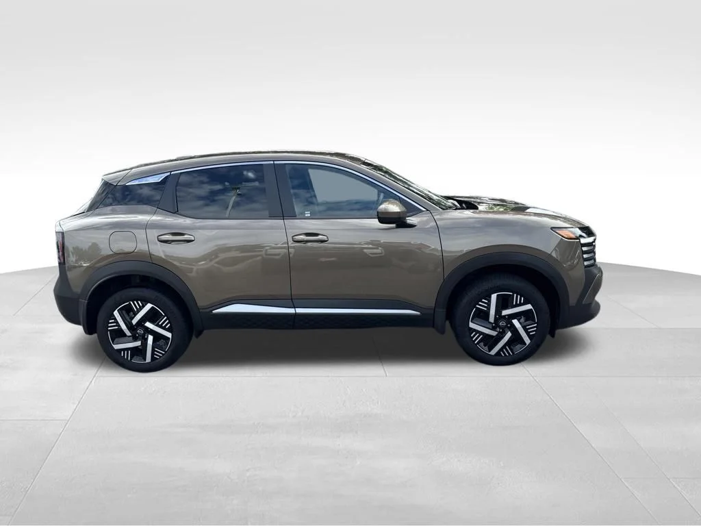Used 2025 Brown Nissan SV image 8