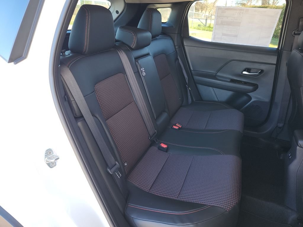 New 2026 Aspen White TriCoat / Super Black Two-tone Nissan SR image 11