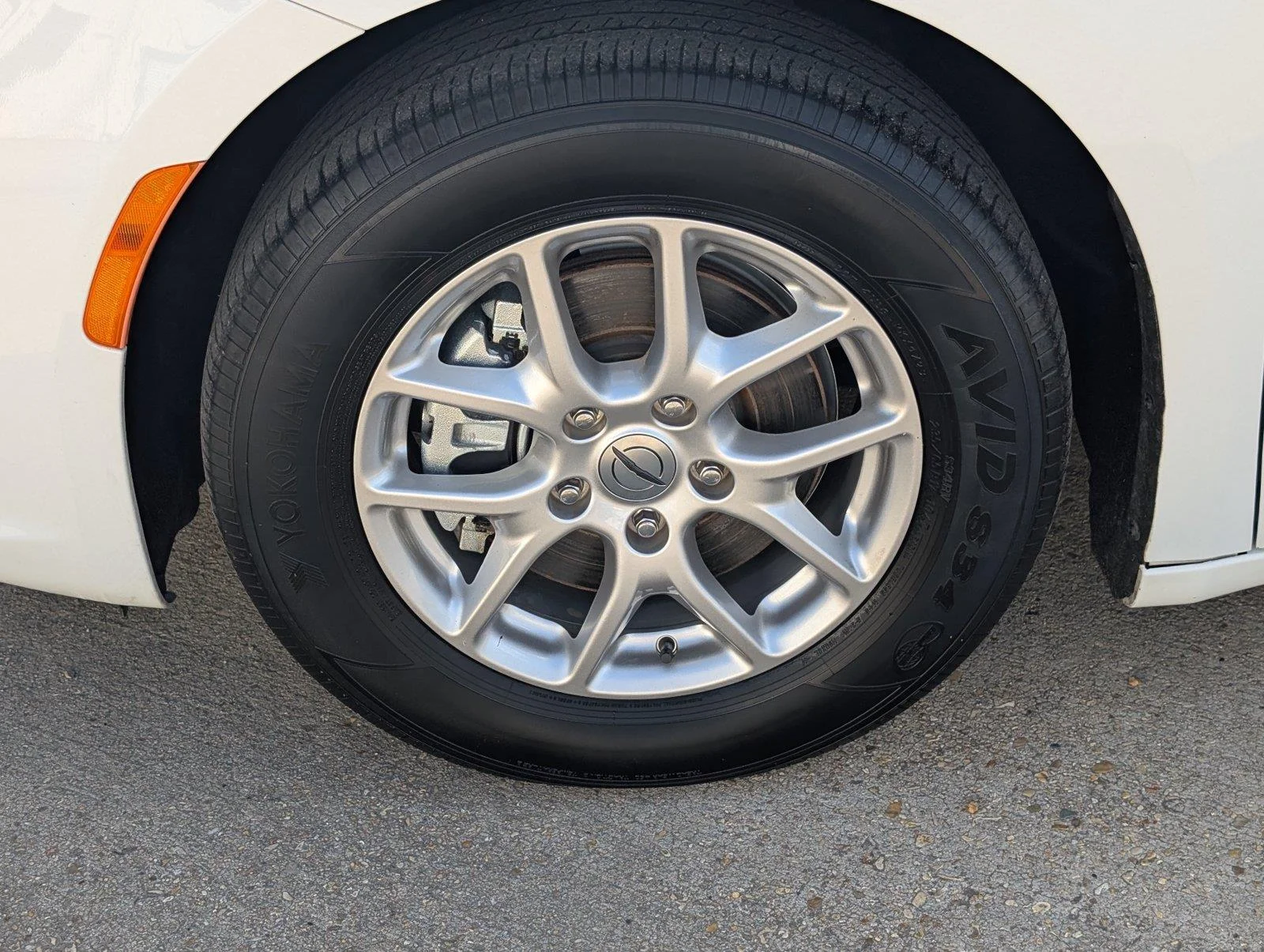 Used 2024 Bright White Clearcoat Chrysler Touring L image 9