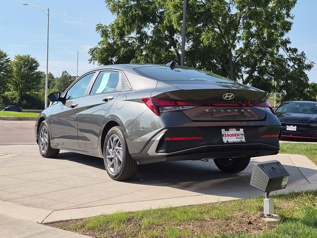 Used 2024 Gray Hyundai SEL image 5