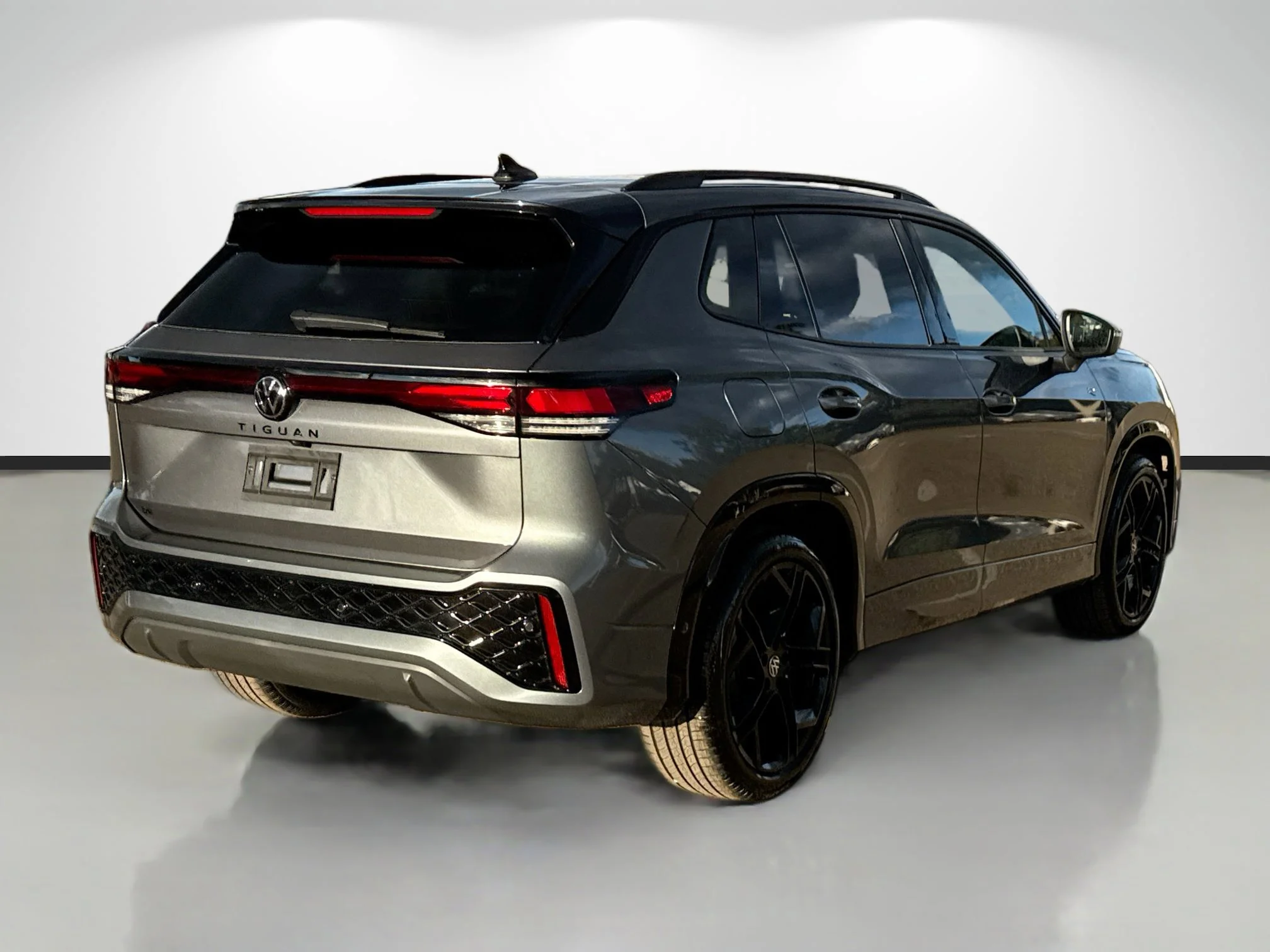 New 2026 Platinum Volkswagen SE R-Line Black image 3