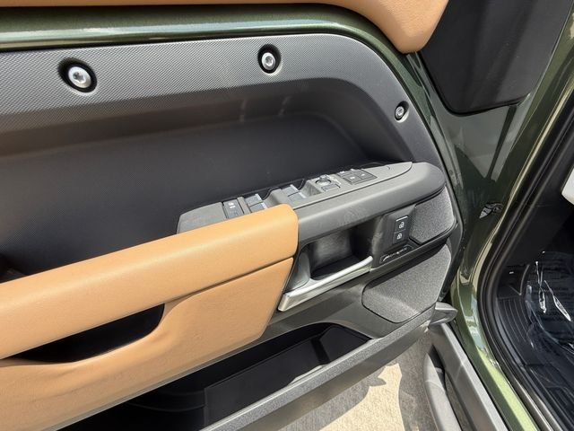 New 2026 Woolstone Green Land Rover S image 11