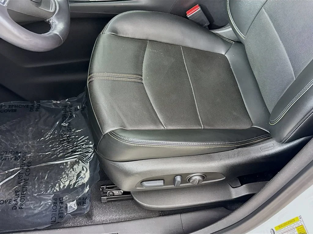 Used 2022 SUMMIT WHITE Chevrolet Premier image 18