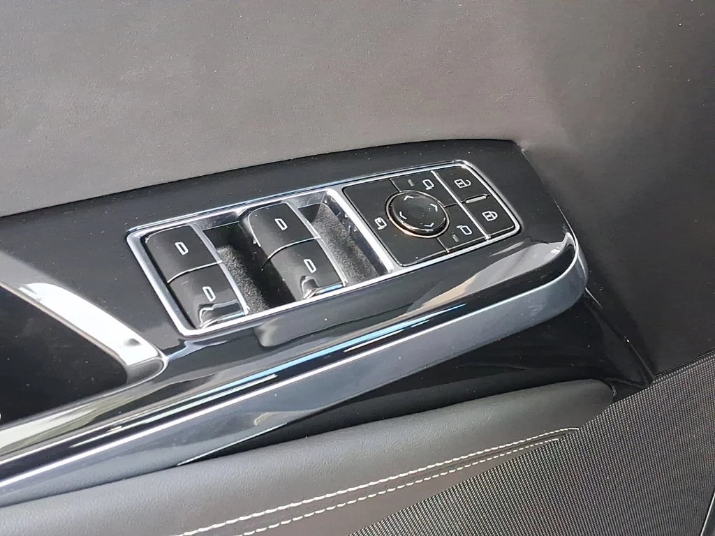 2027 Cadillac Escalade Platinum Sport - Photo 18