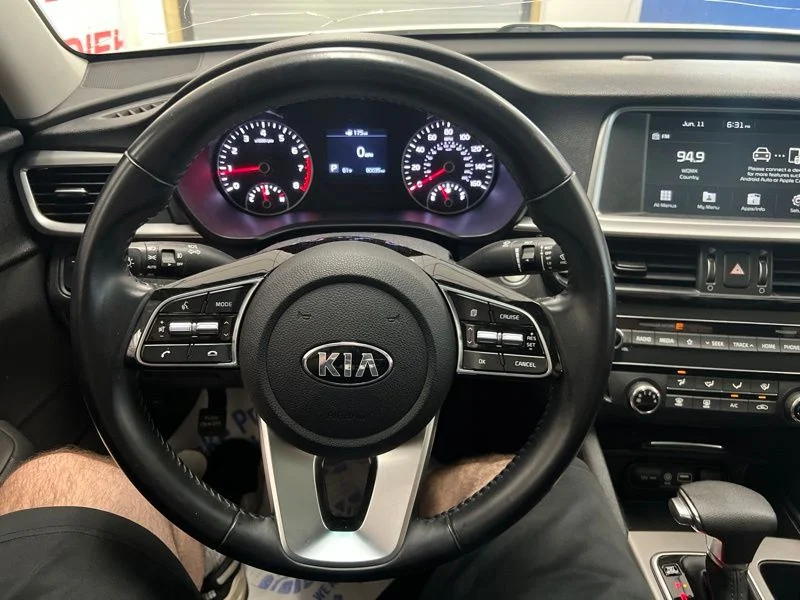 Used 2020 White Kia S image 24