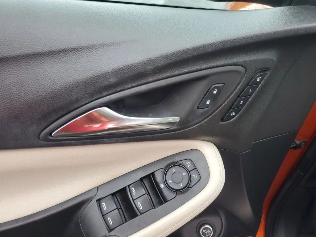 Used 2023 Orange Buick Essence image 17