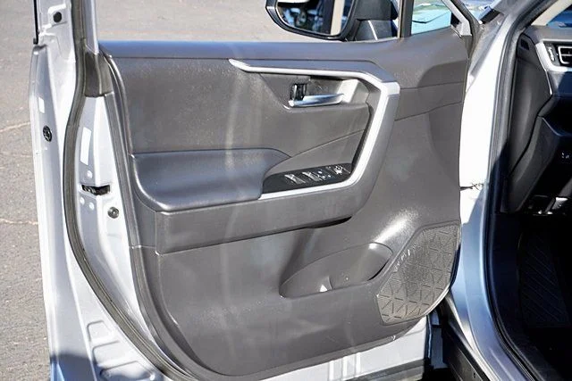 Used 2022 Silver Toyota XLE image 22