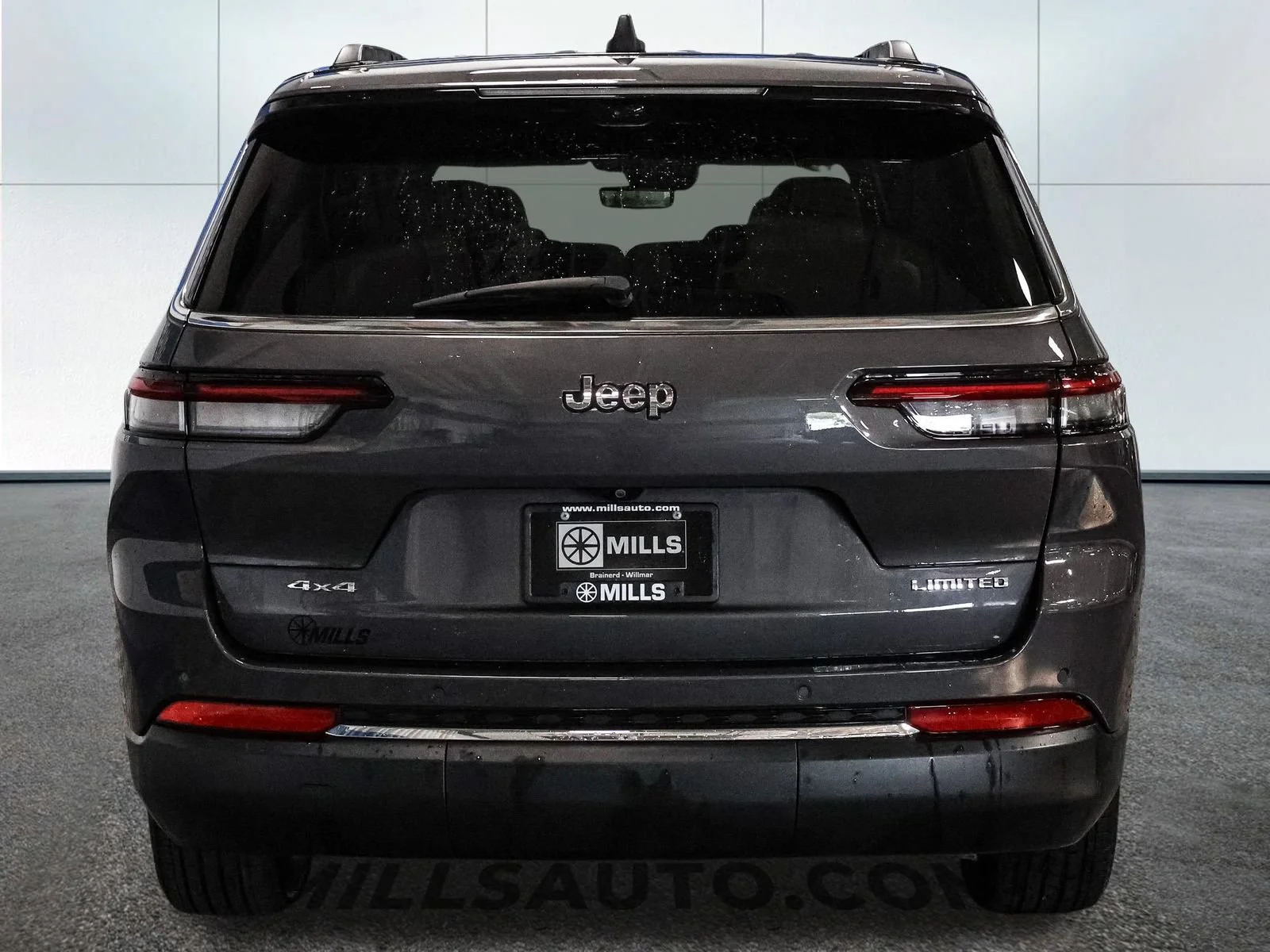Used 2023 Gray Jeep Limited 4x4 image 7