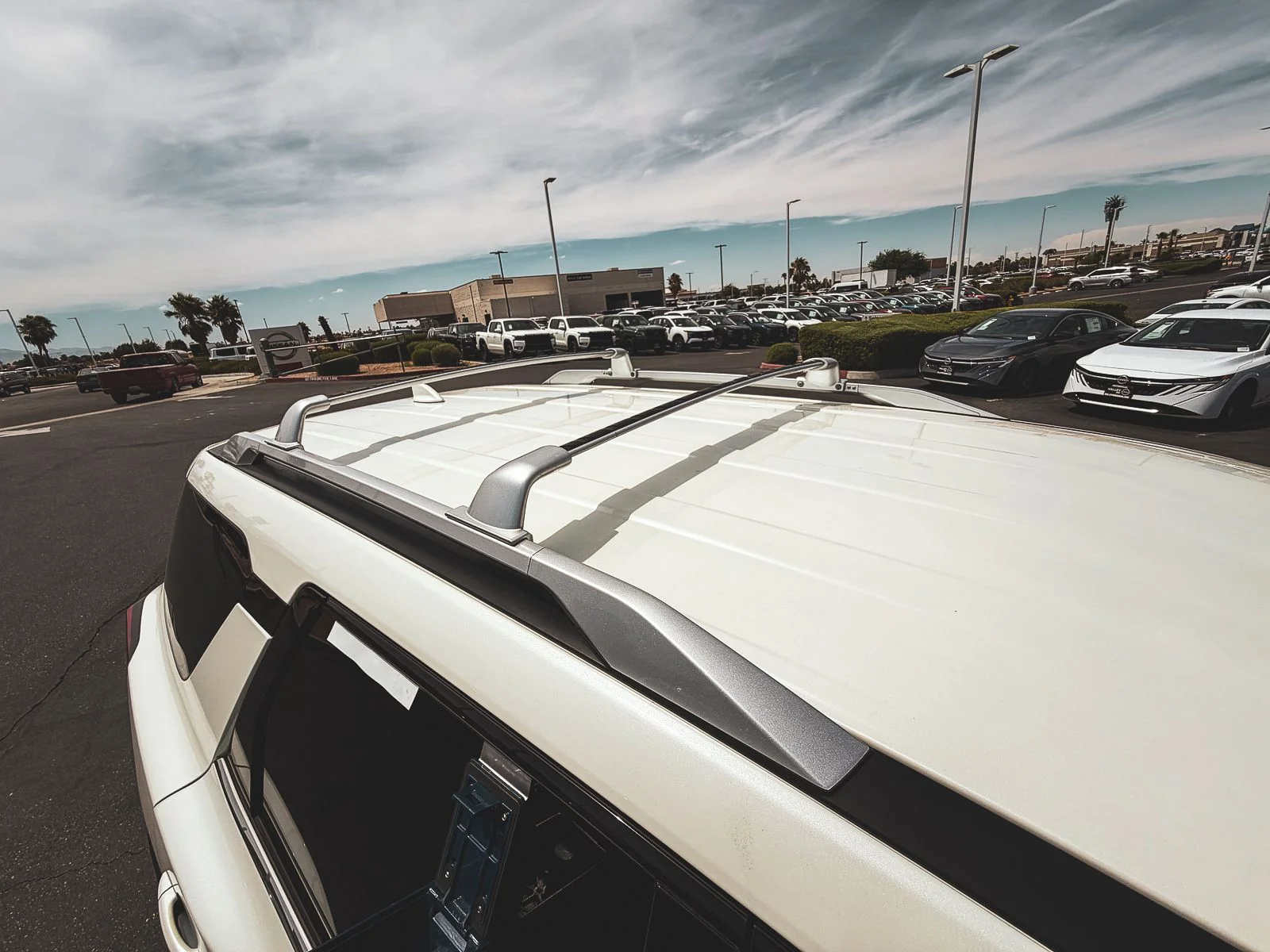 Used 2022 White Nissan SL image 9