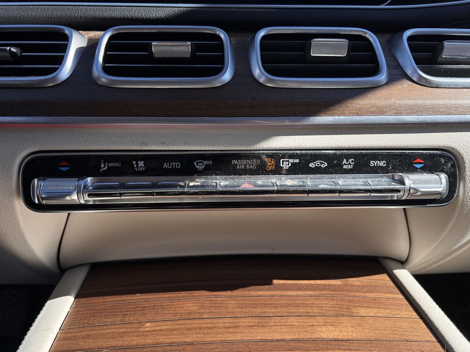 Used 2024  Mercedes-Benz  image 14