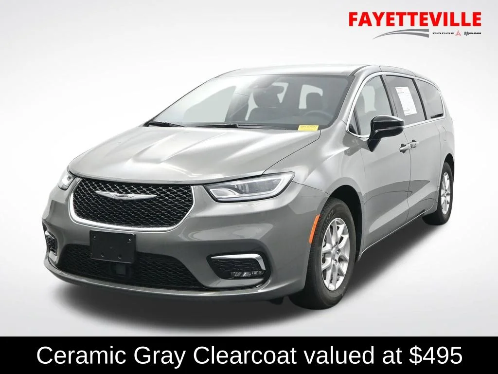 2025 Chrysler Pacifica Select's photo
