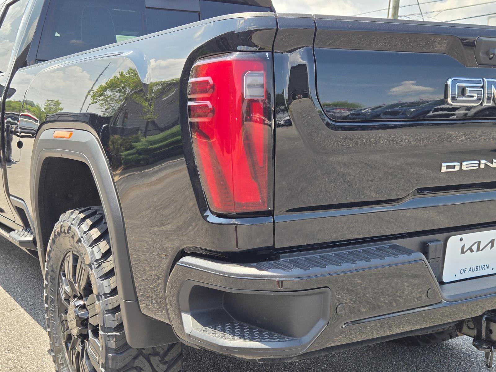 Used 2024 ONYX BLACK GMC Denali Ultimate image 9