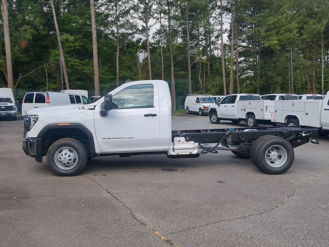 New 2026 Summit White GMC Pro image 5