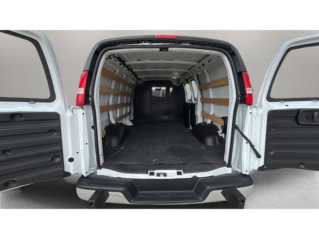 Used 2024 Summit White GMC Work Van image 31