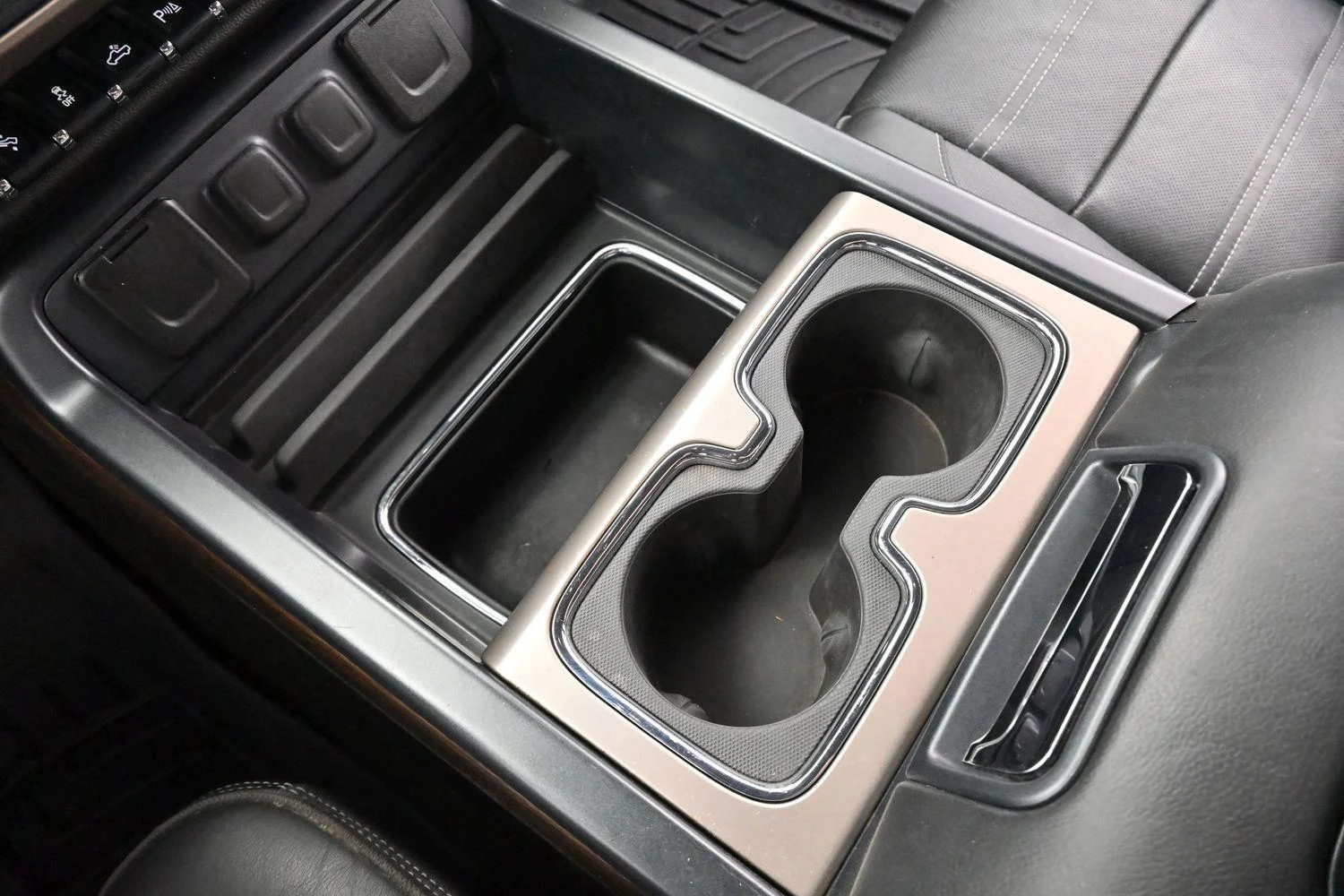 Used 2017 DARK SLATE METALLIC GMC Denali image 28