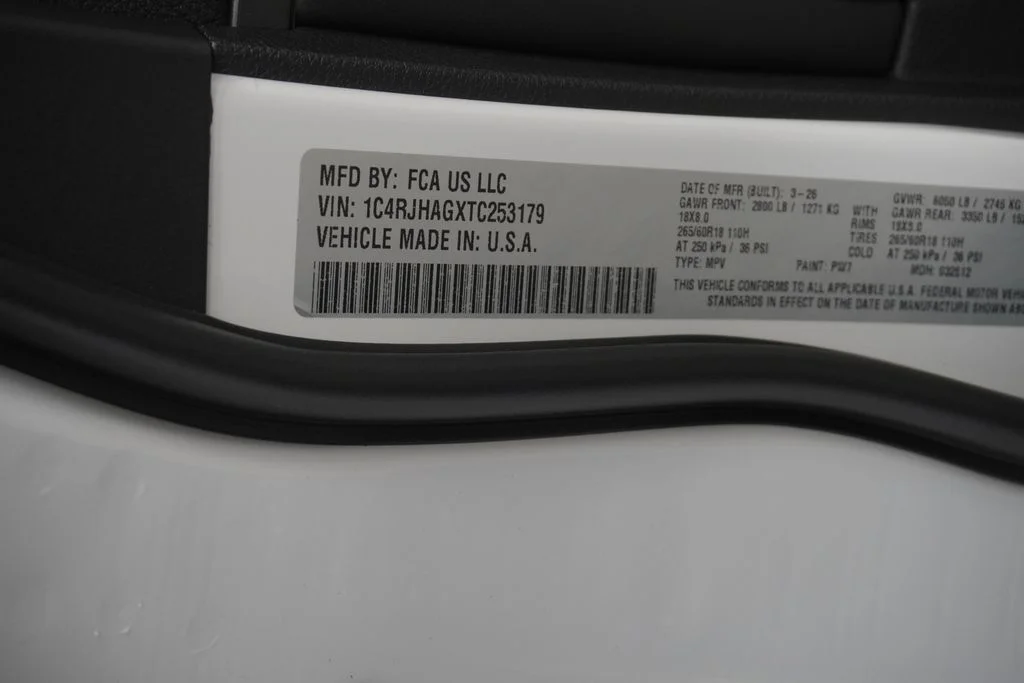 New 2026 Bright White Clear-Coat Exterior Paint Jeep Laredo image 39
