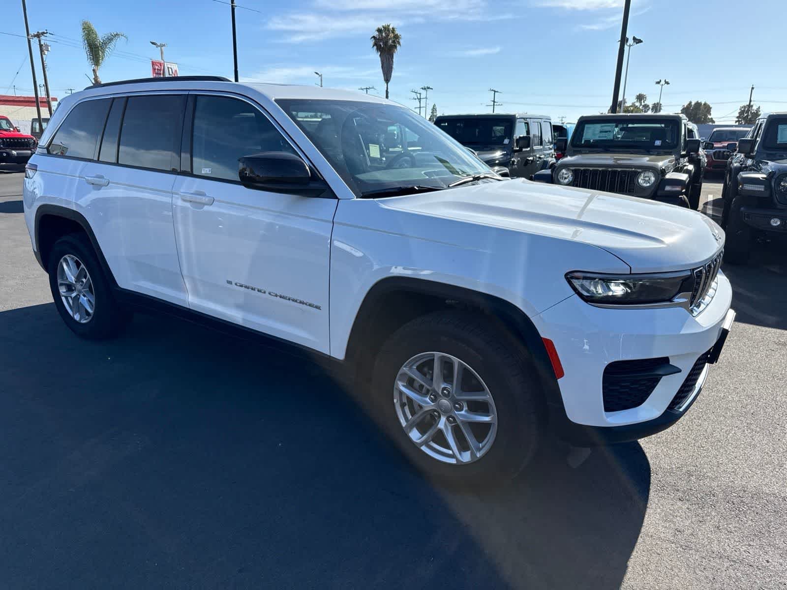 Used 2025 Bright White Clearcoat Jeep Laredo X image 10