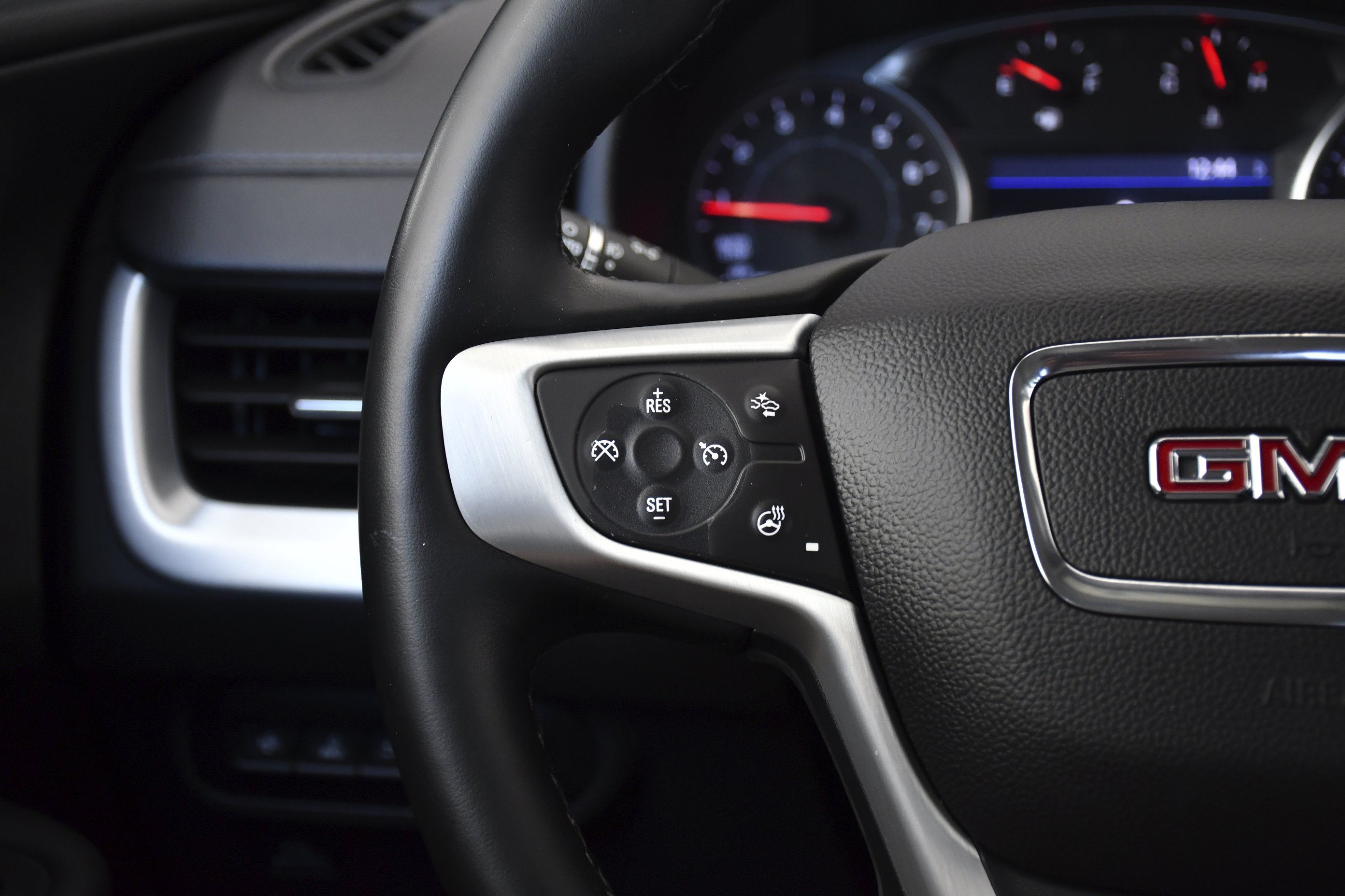 Used 2023 Marine Metallic GMC SLT image 8