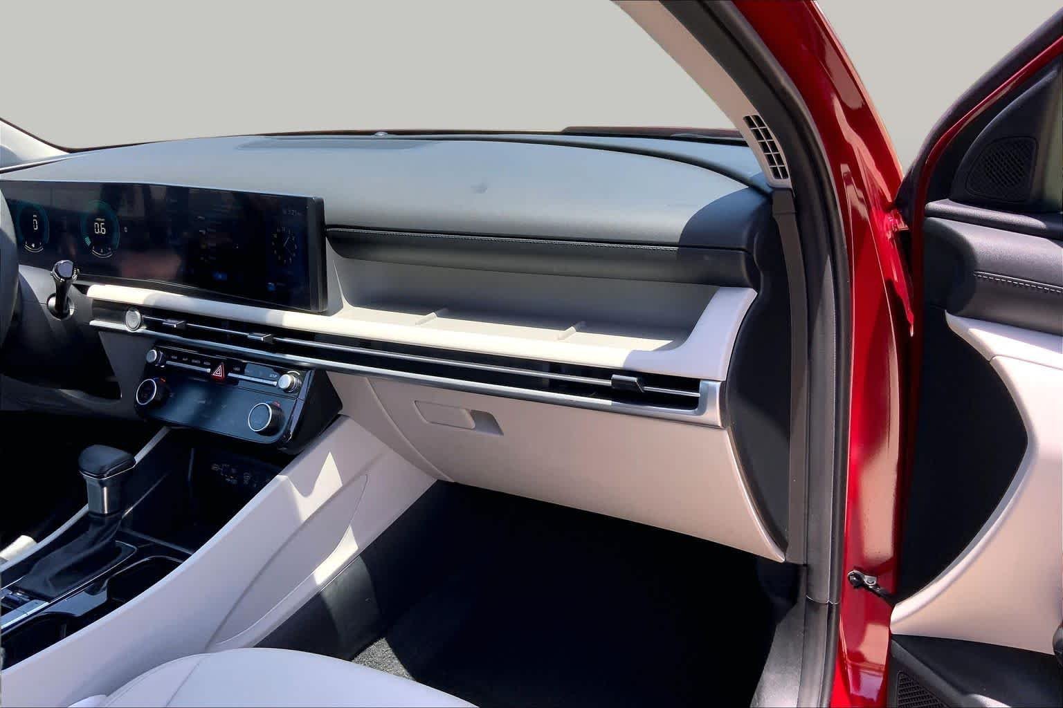 Used 2025 Ultimate Red Hyundai SEL image 18