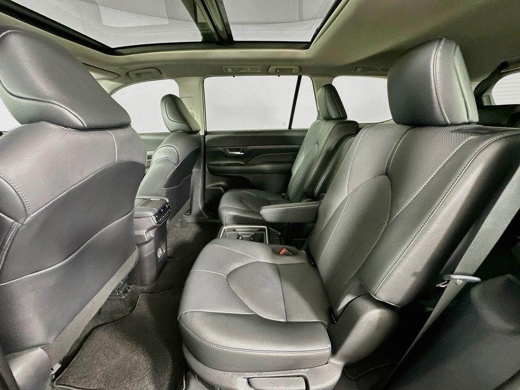Used 2026  Toyota Limited image 24
