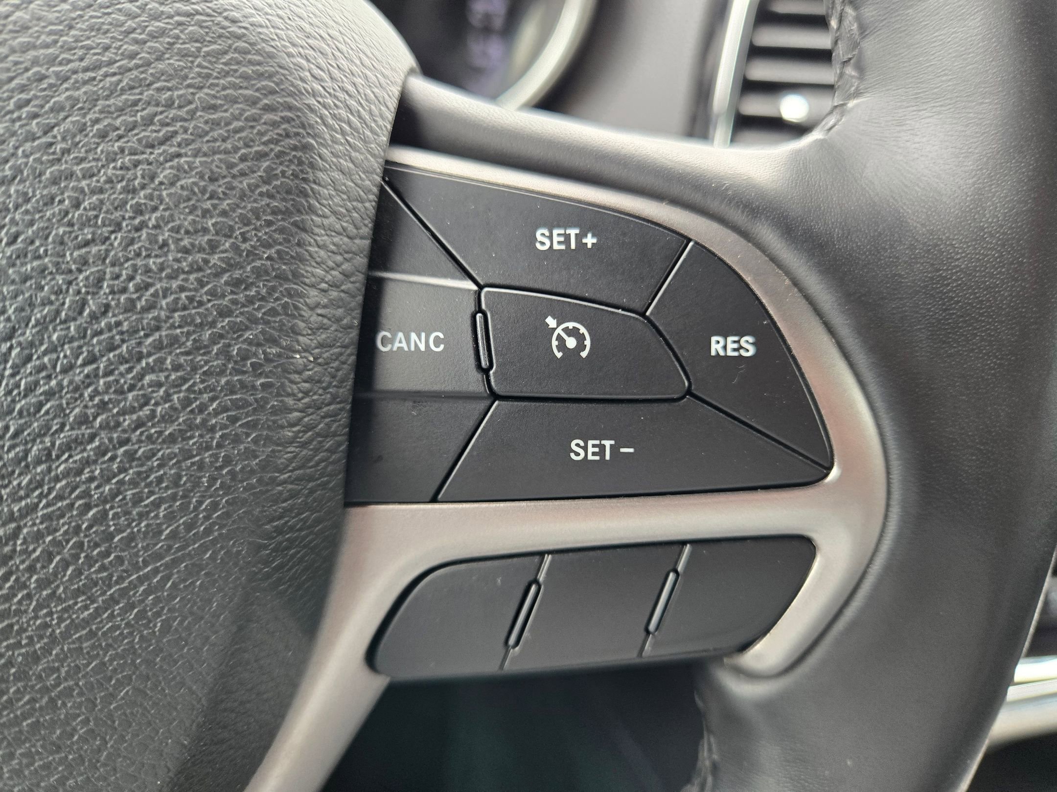 Used 2019 Velvet Red Pearlcoat Jeep Limited image 25