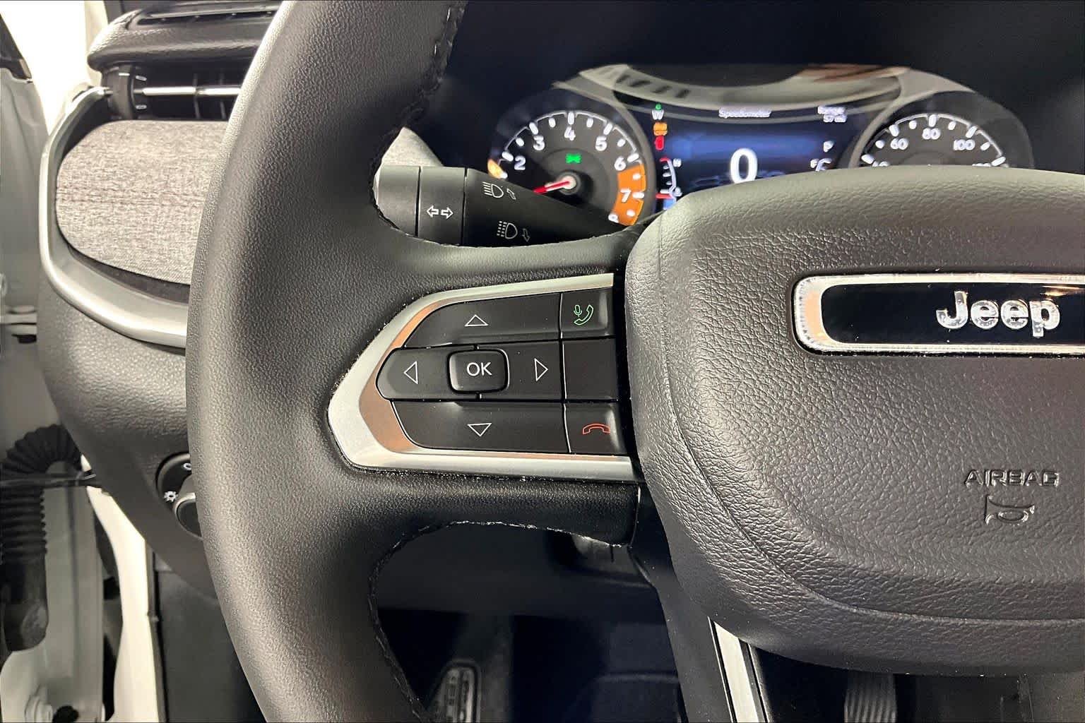 Used 2024 White Jeep Latitude Lux FWD image 23