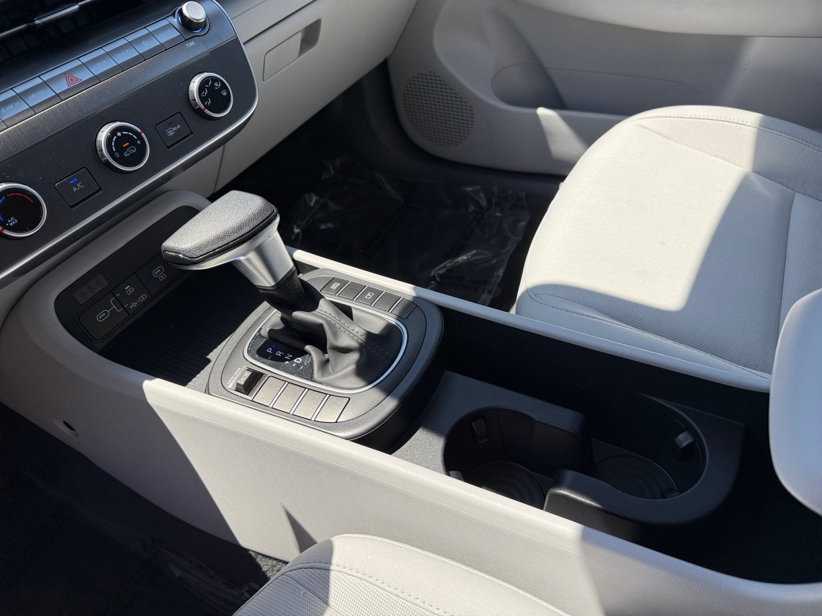 Certified Used 2025 Cyber Gray Metallic Hyundai SE image 13
