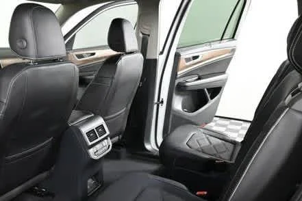 New 2026 Opal White Pearl Volkswagen 2.0T SE w/Technology image 18