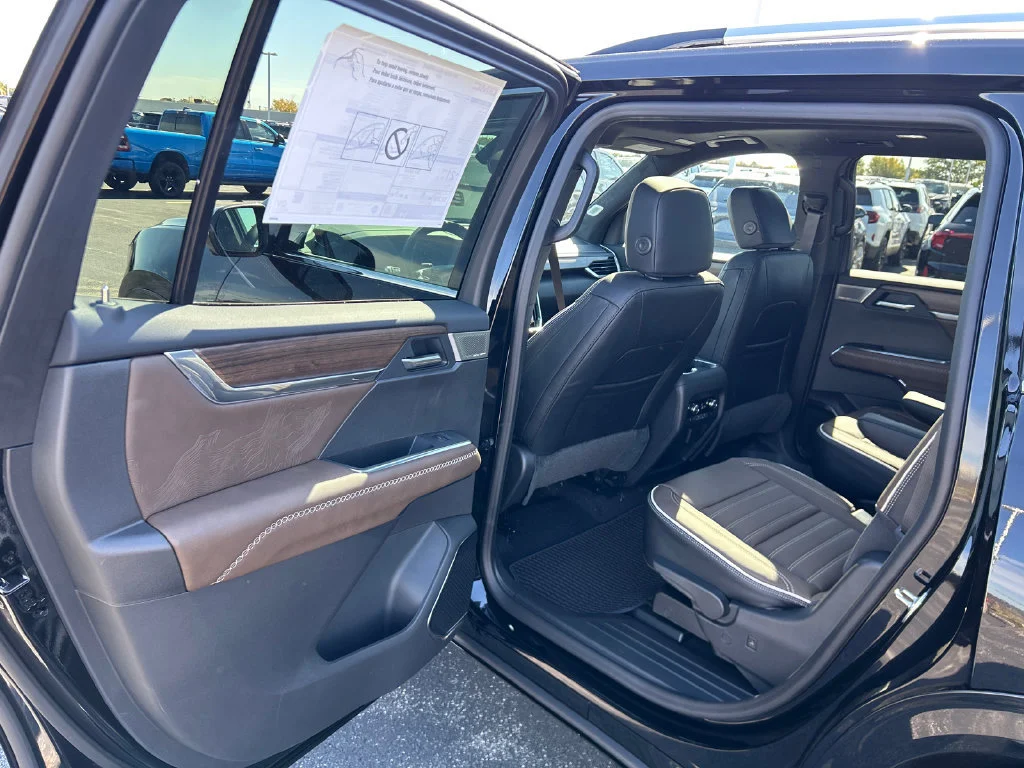 2027 GMC Acadia Denali Ultimate - Photo 32