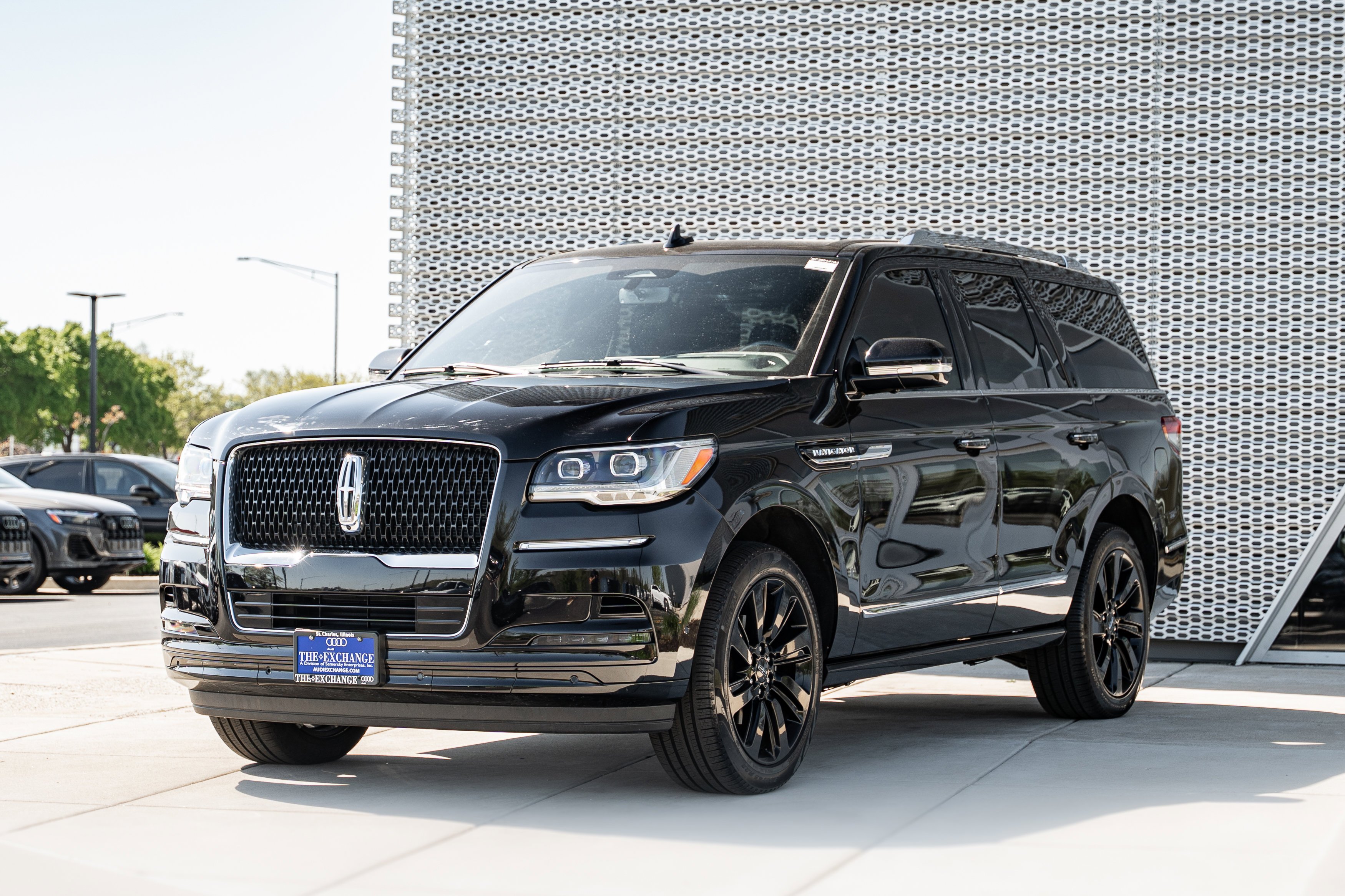 Used 2024 Infinite Black Metallic Clearcoat Lincoln Reserve image 7