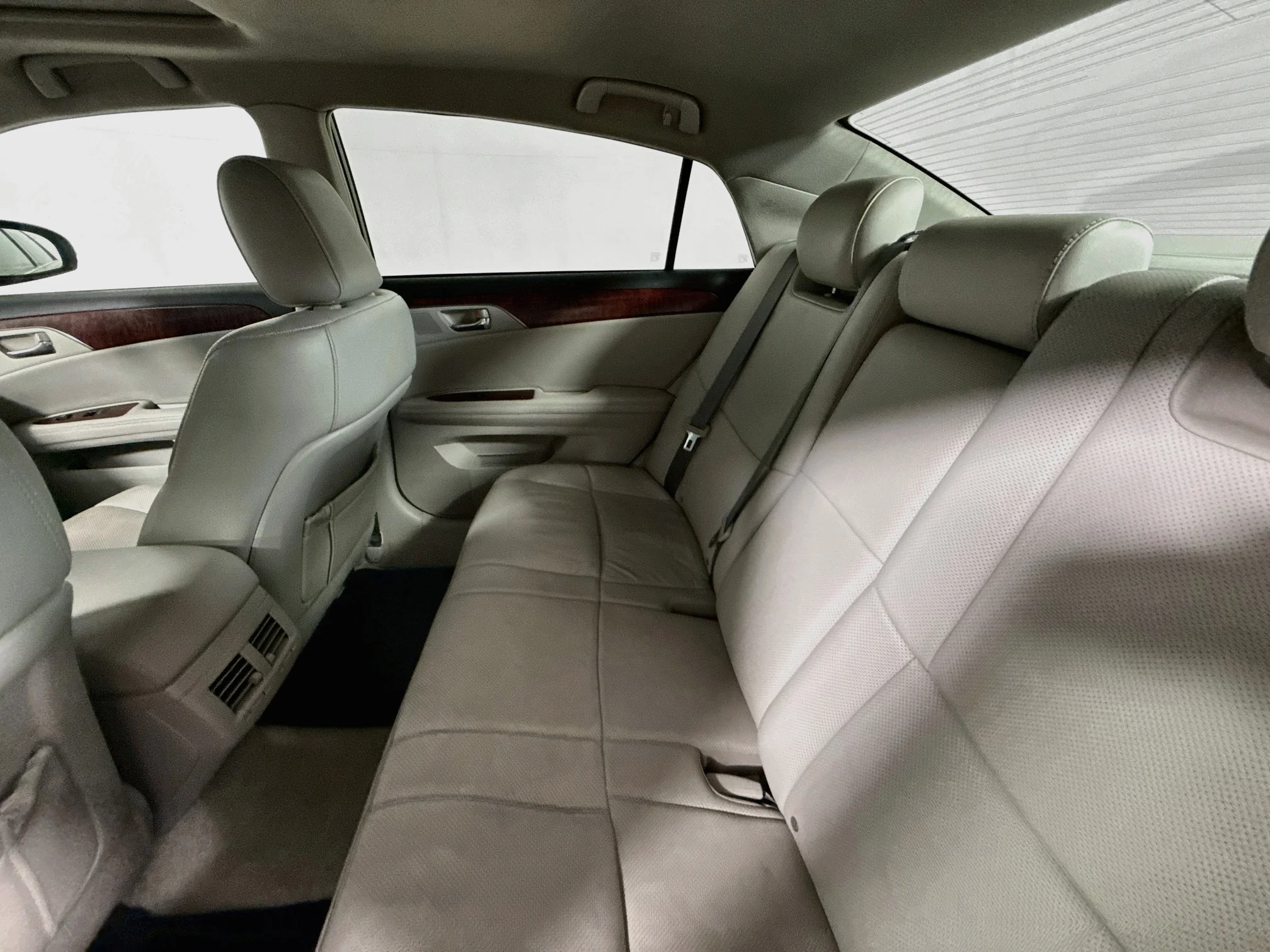 Used 2011 Cypress Pearl Toyota Limited image 22