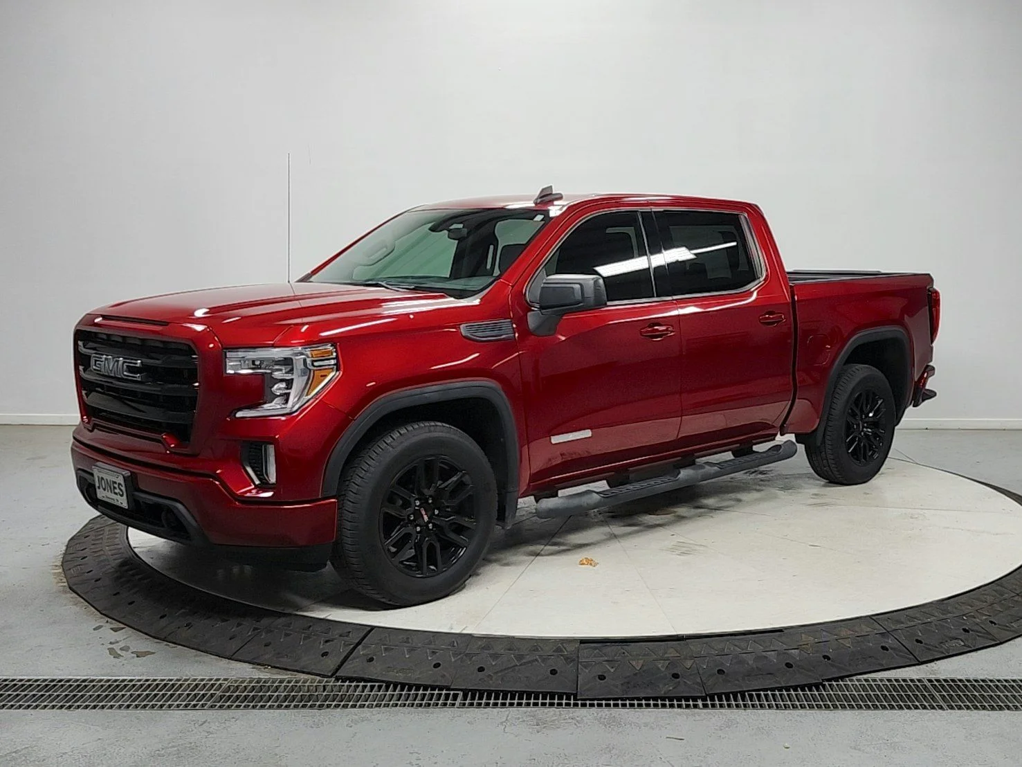 Used 2021 Red GMC Elevation image 3