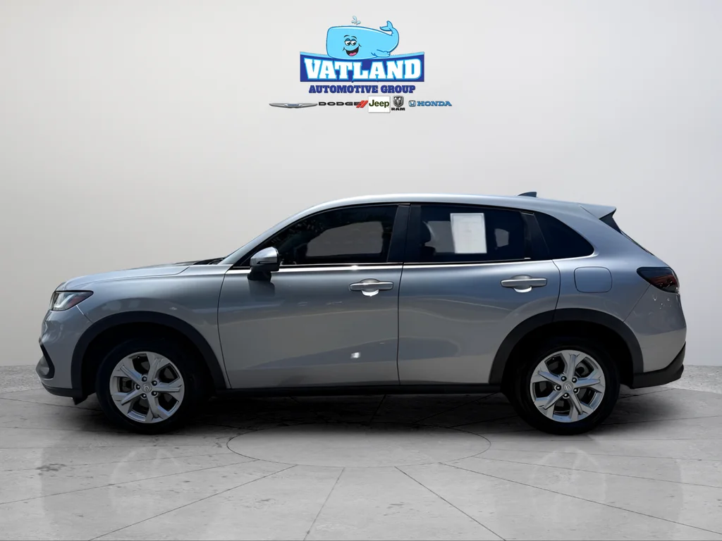 Certified Used 2023 Lunar Silver Metallic Honda LX image 2