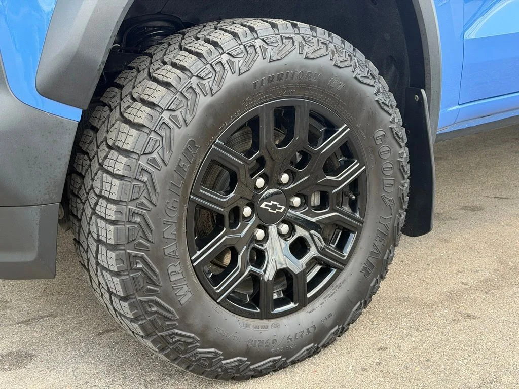 Used 2025 Blue Chevrolet Trail Boss image 25