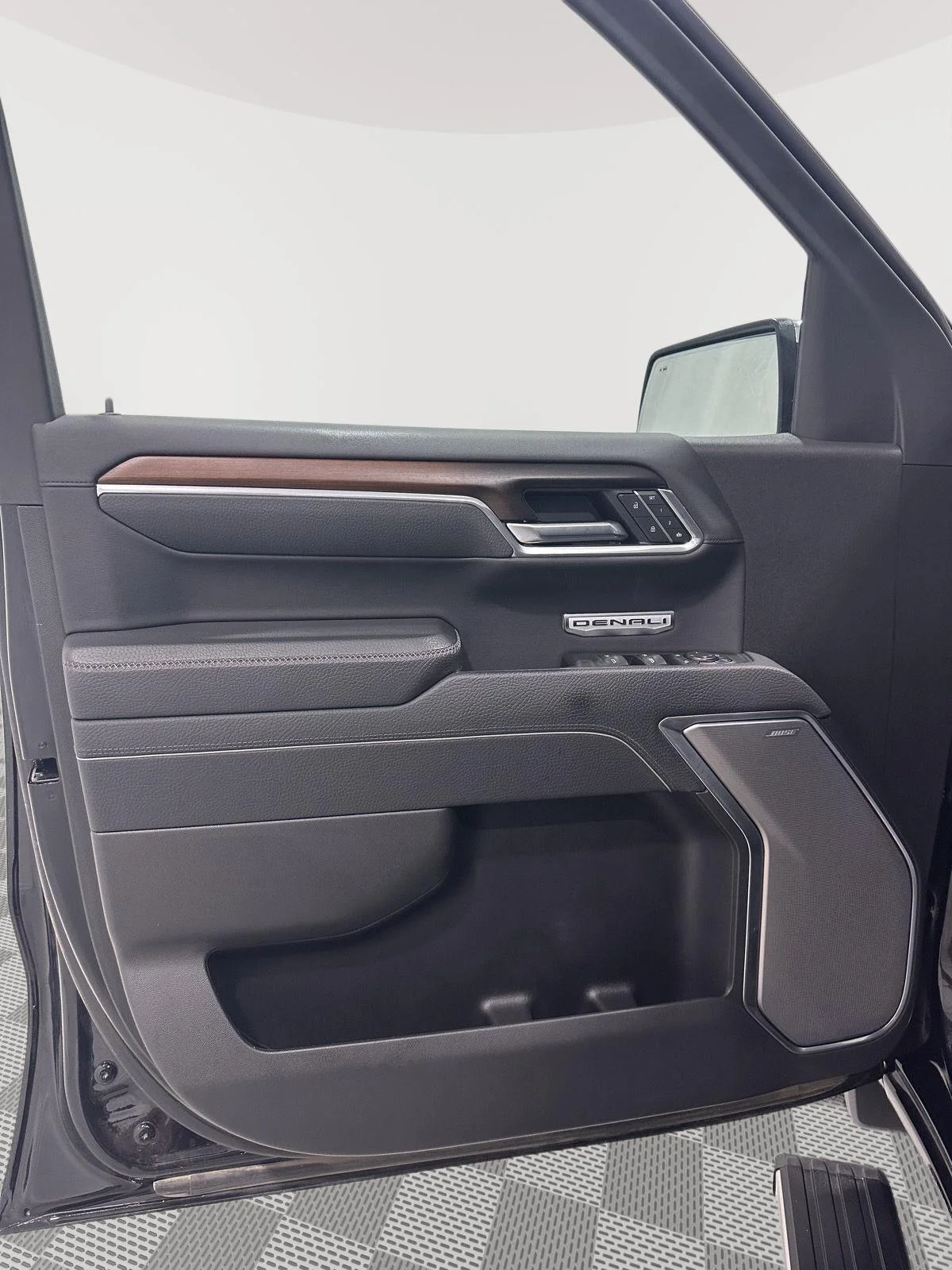Used 2025 Onyx Black GMC Denali image 18