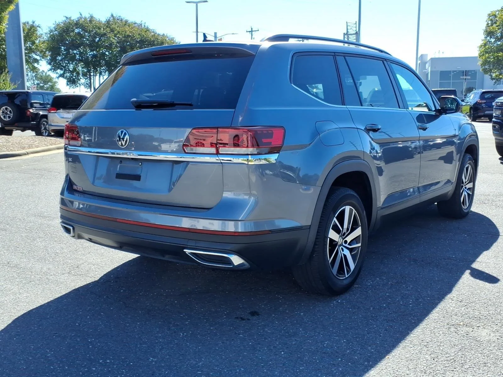 Used 2021 Platinum Gray Metallic Volkswagen 2.0T SE image 2