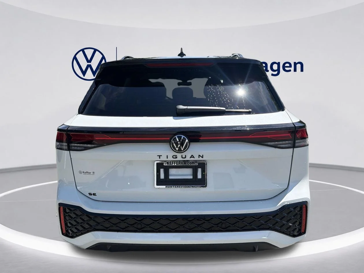 New 2026 White/off-white Volkswagen 2.0T SE R-Line Black image 4