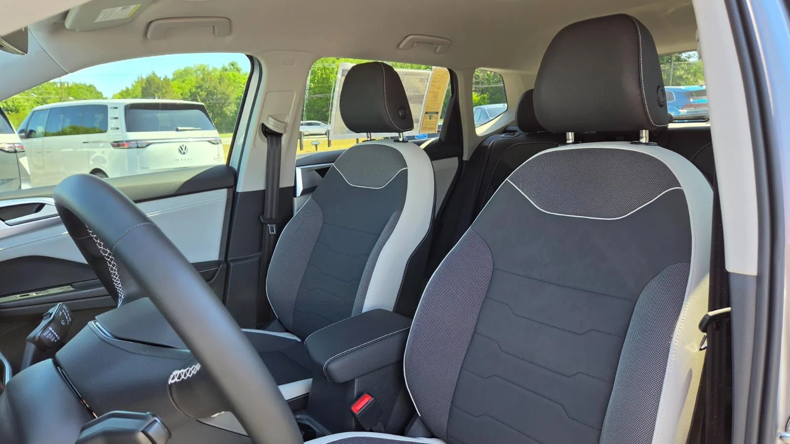 2025 Volkswagen Taos SE - Photo 23