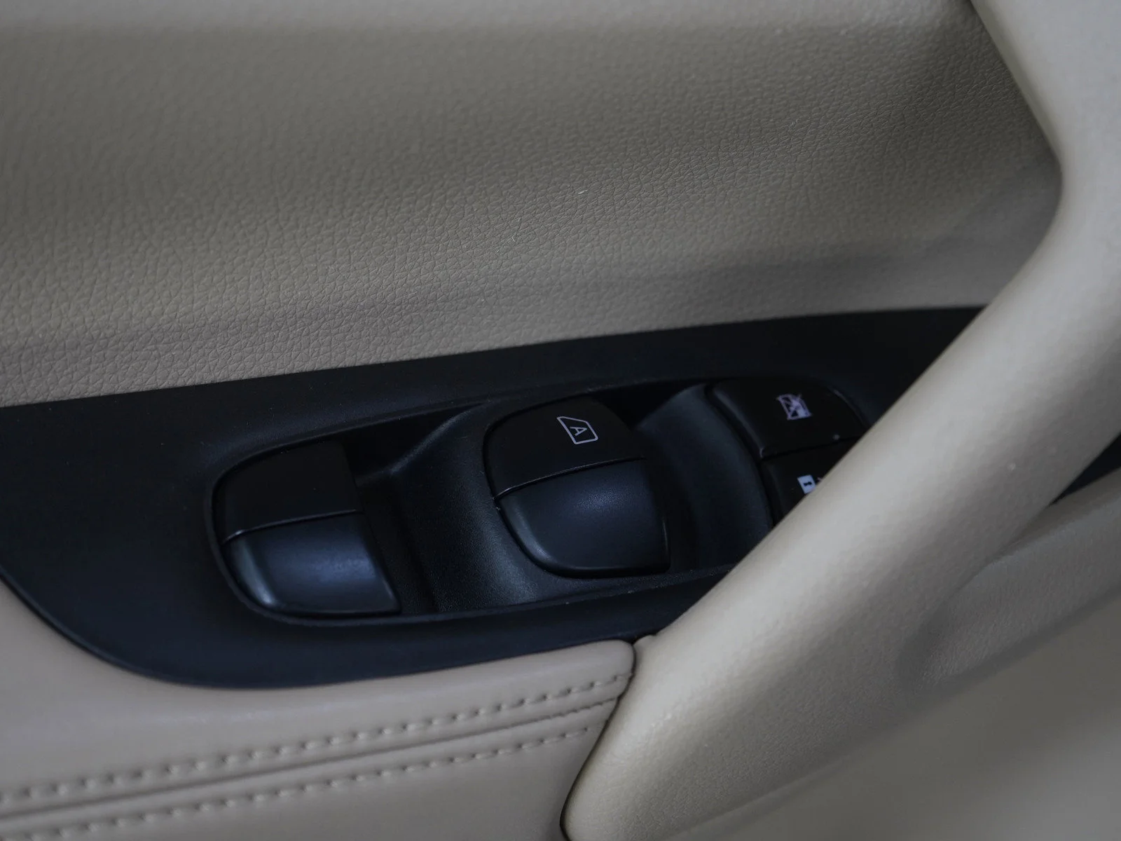 Used 2019 Caspian Blue Metallic Nissan SV image 21