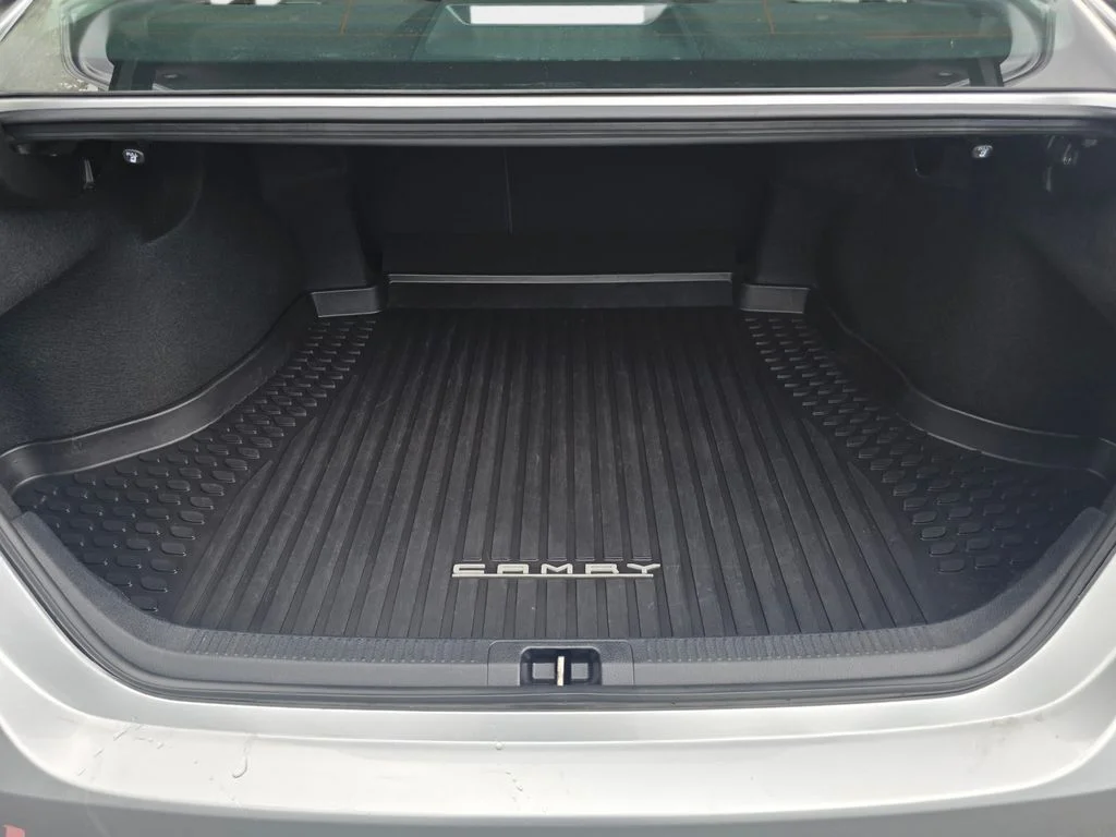 Used 2019 Silver Toyota LE image 14