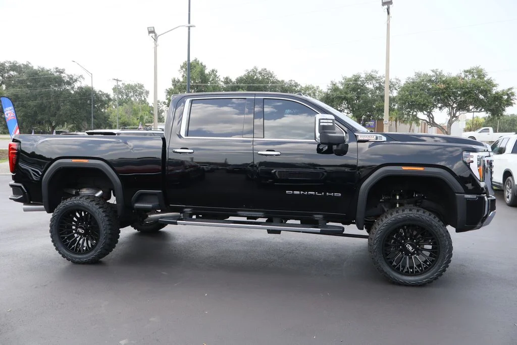 Used 2025 Black GMC Denali image 10