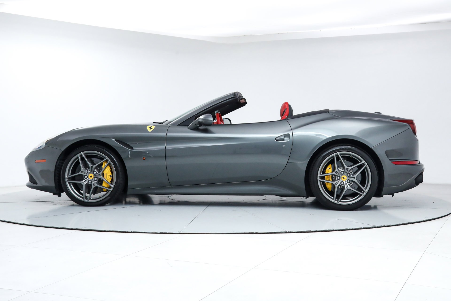 2017 Ferrari California T photo 4