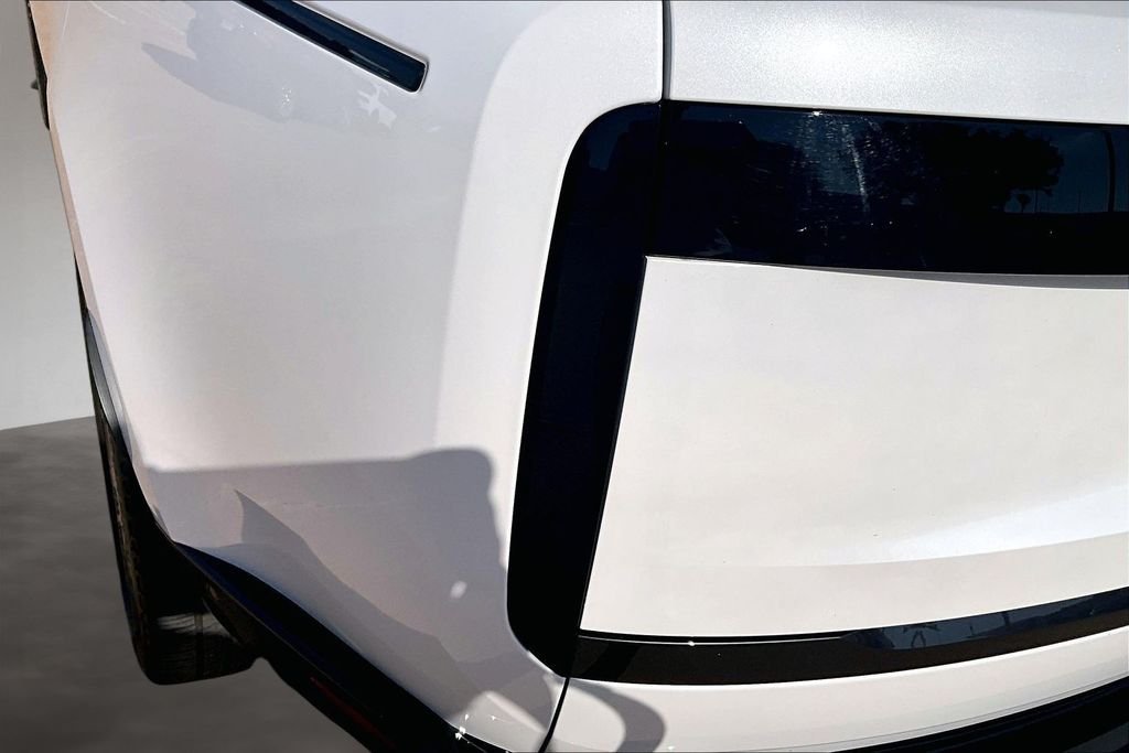Certified Used 2024 Ostuni Pearl White Metallic Land Rover Autobiography image 30