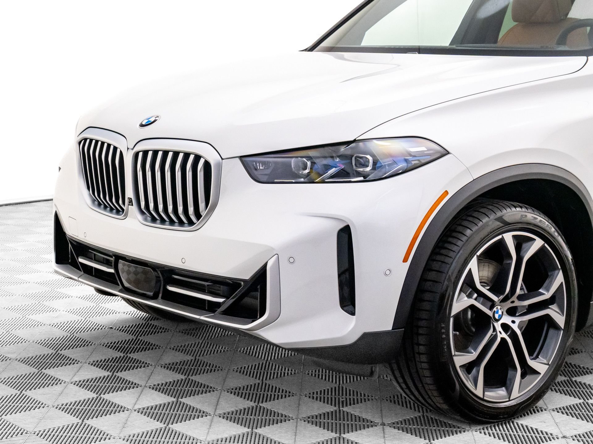 New 2026 Mineral White Metallic BMW xDrive40i image 38