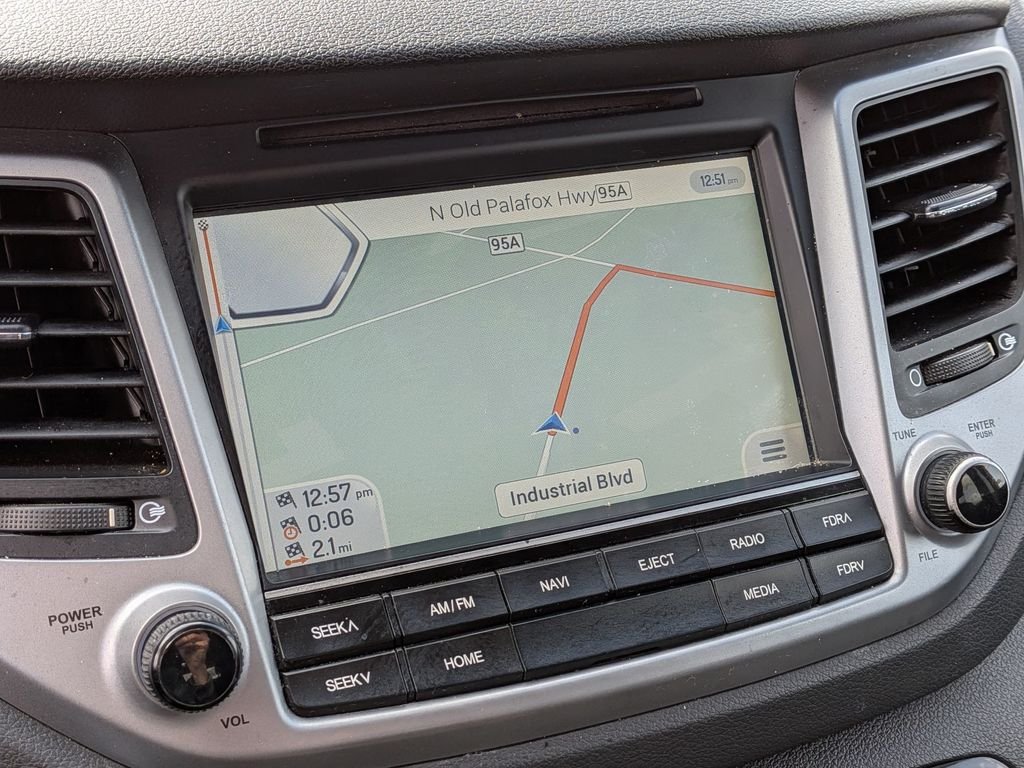 Used 2016 Orange Hyundai SE image 23