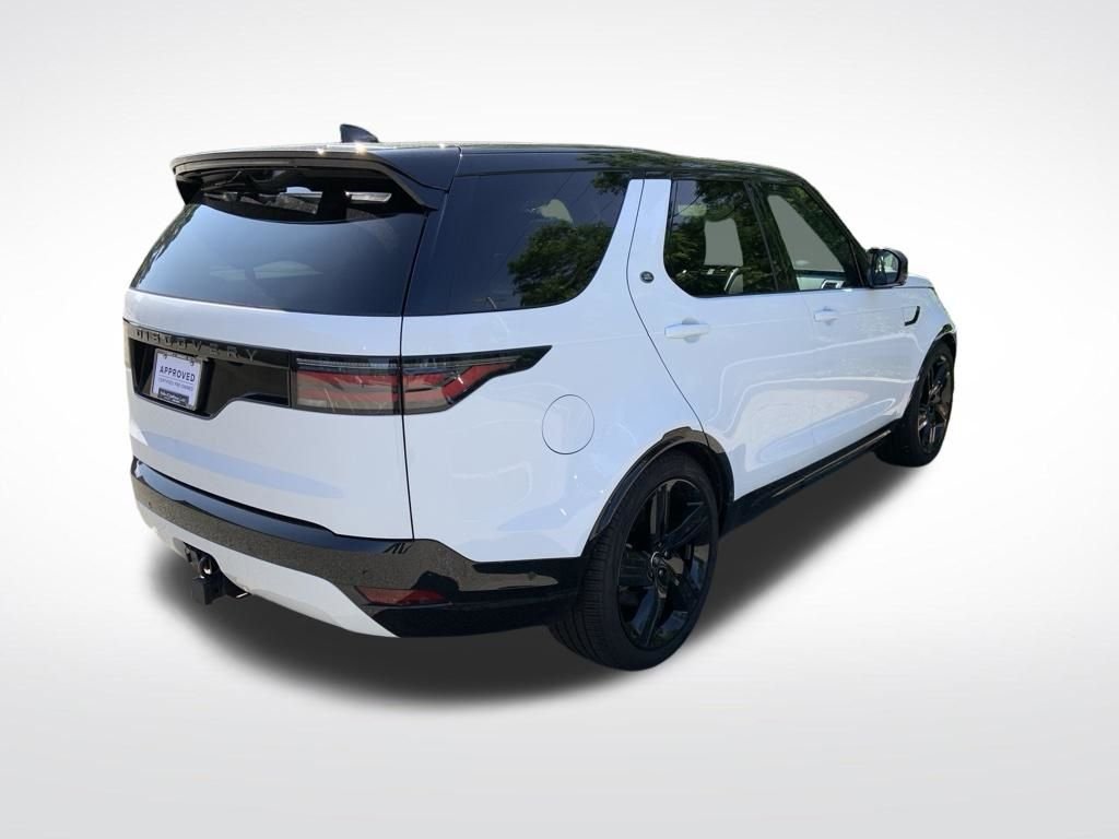 Used 2025 White Land Rover Dynamic SE image 8