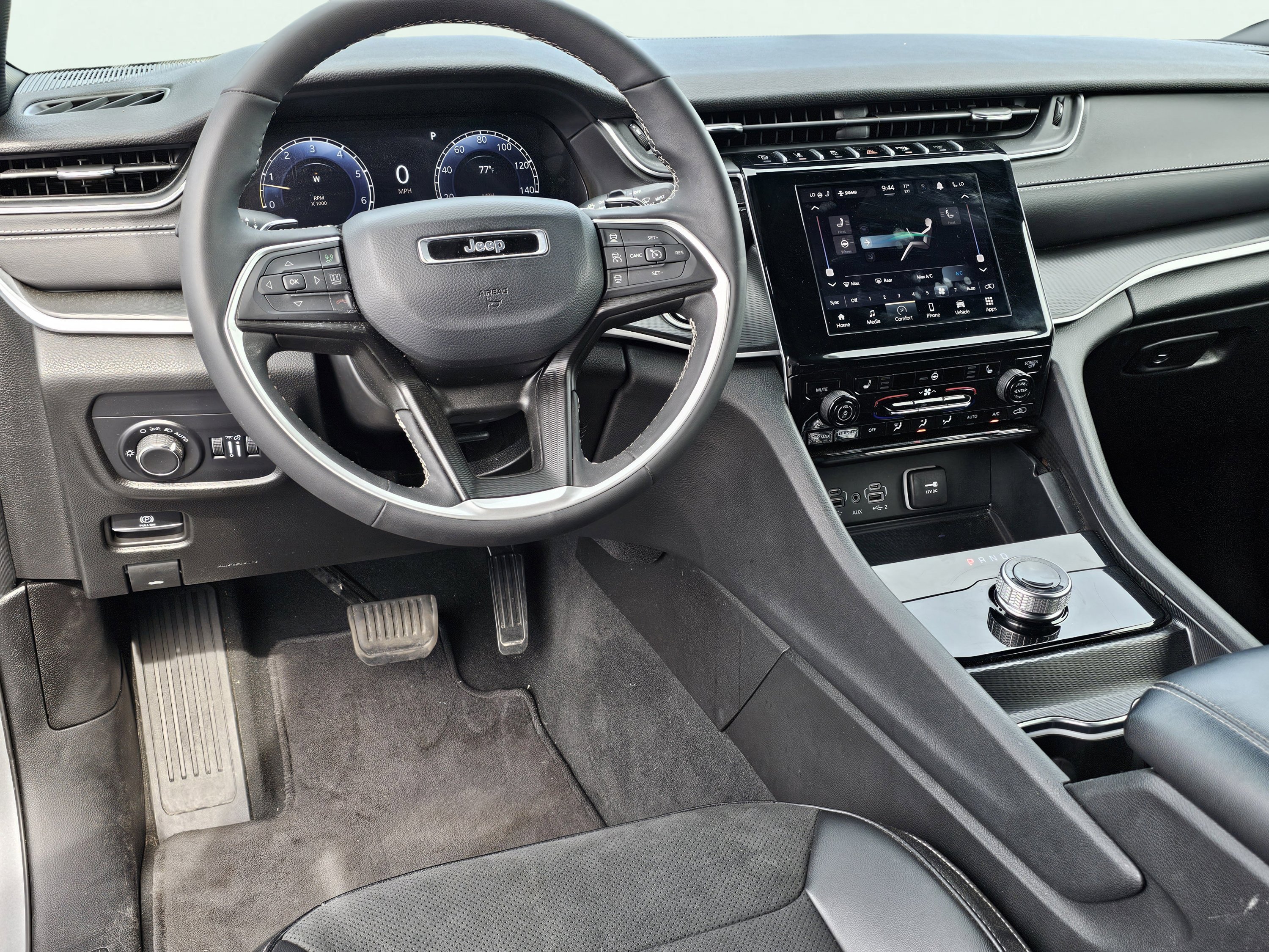 Used 2025 Silver Zynith Jeep Altitude image 32