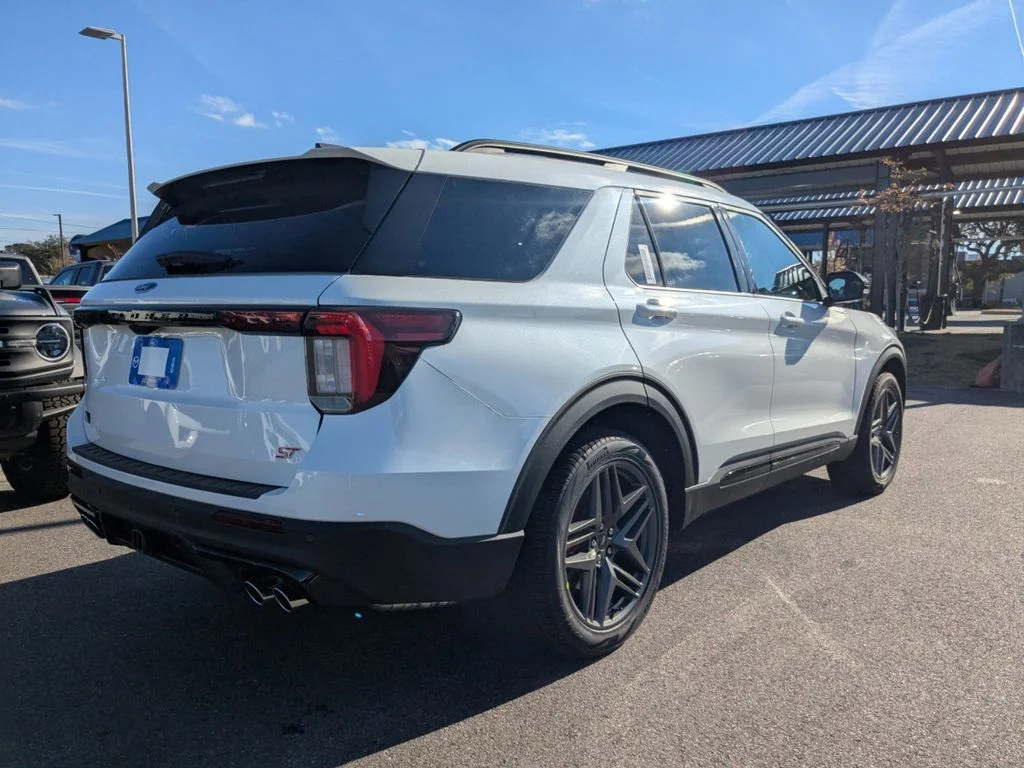 New 2026 Star White Metallic Tri-Coat Ford ST image 4