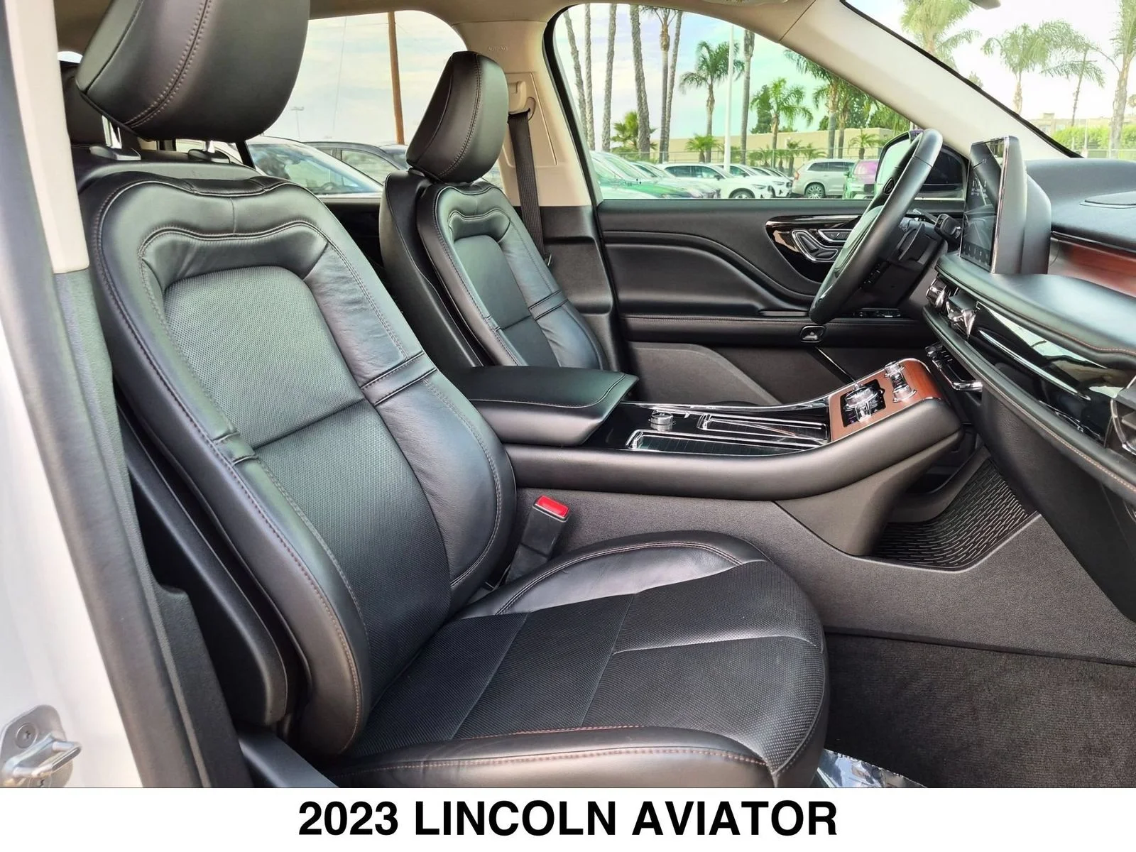 Used 2023 White Lincoln Reserve image 26
