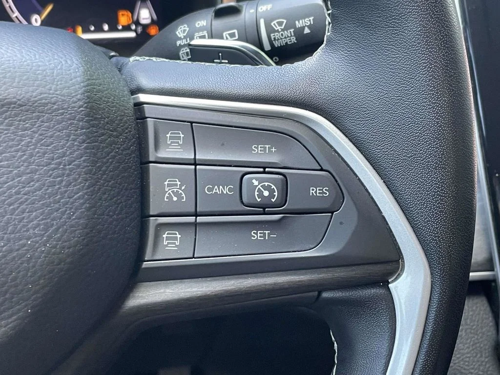Used 2022 Gray Jeep Limited image 32